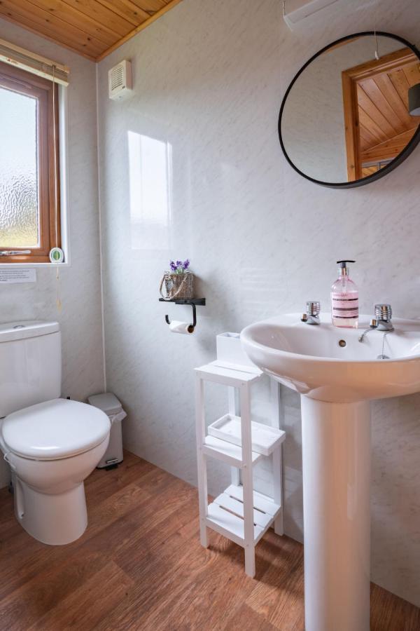 Chalet Loch Leven Lodge 12 By Interhome Kinross Extérieur photo