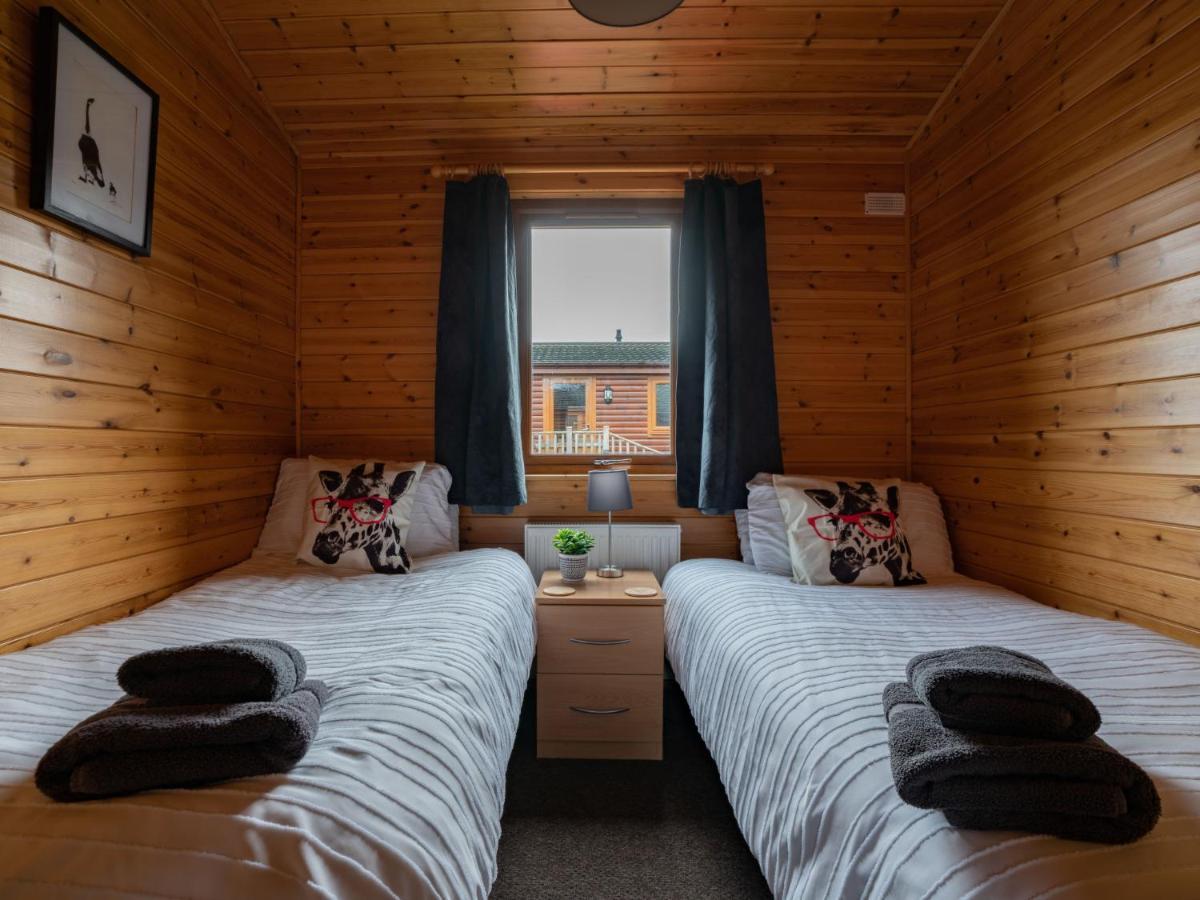 Chalet Loch Leven Lodge 12 By Interhome Kinross Extérieur photo